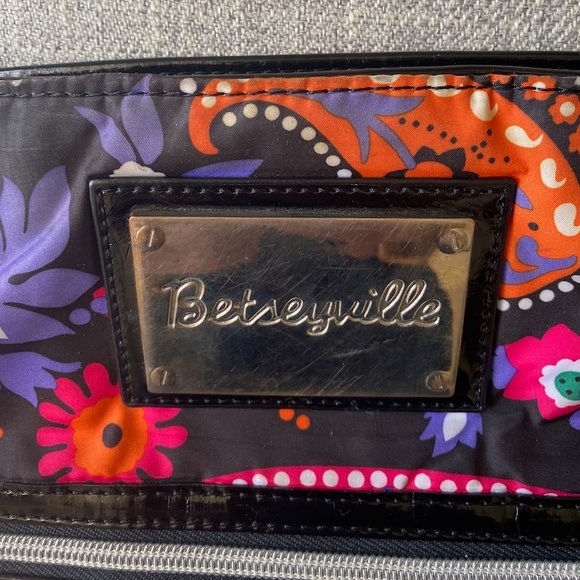 Betsy Johnson Betsyville cross body bag Paisley floral print - Picture 7 of 7